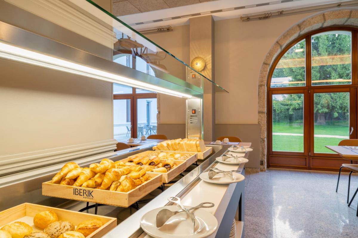 Comida en o cerca de este hotel