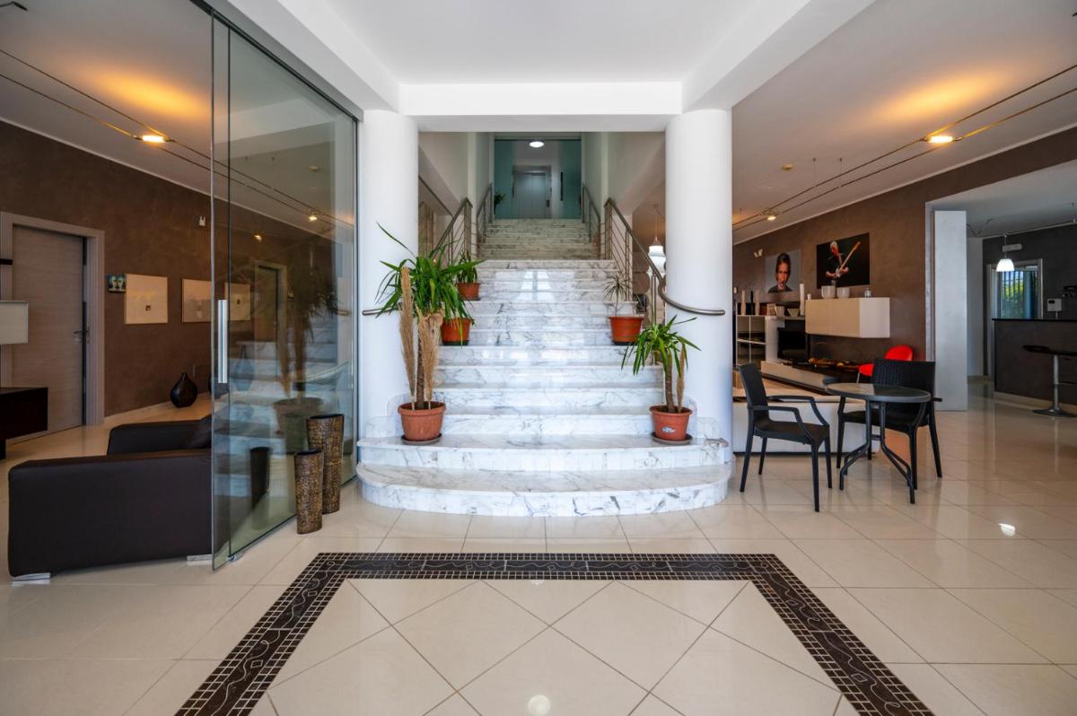 Villa Floyd Charming Rooms B&B - Housity