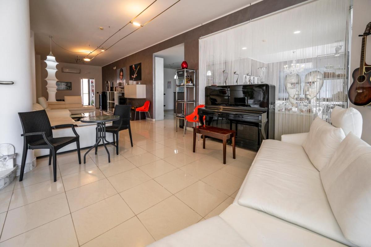 Villa Floyd Charming Rooms B&B - Housity