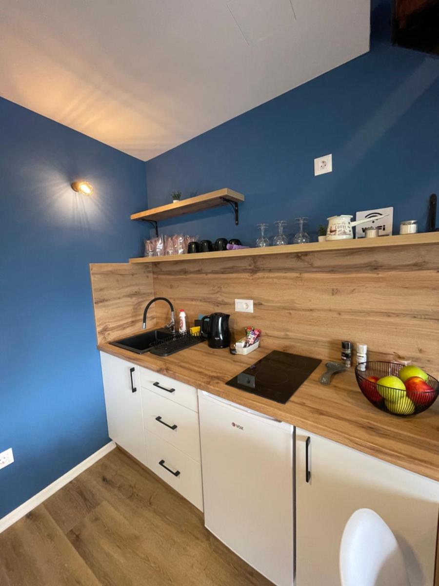 Royal Blue Apartment - Housity