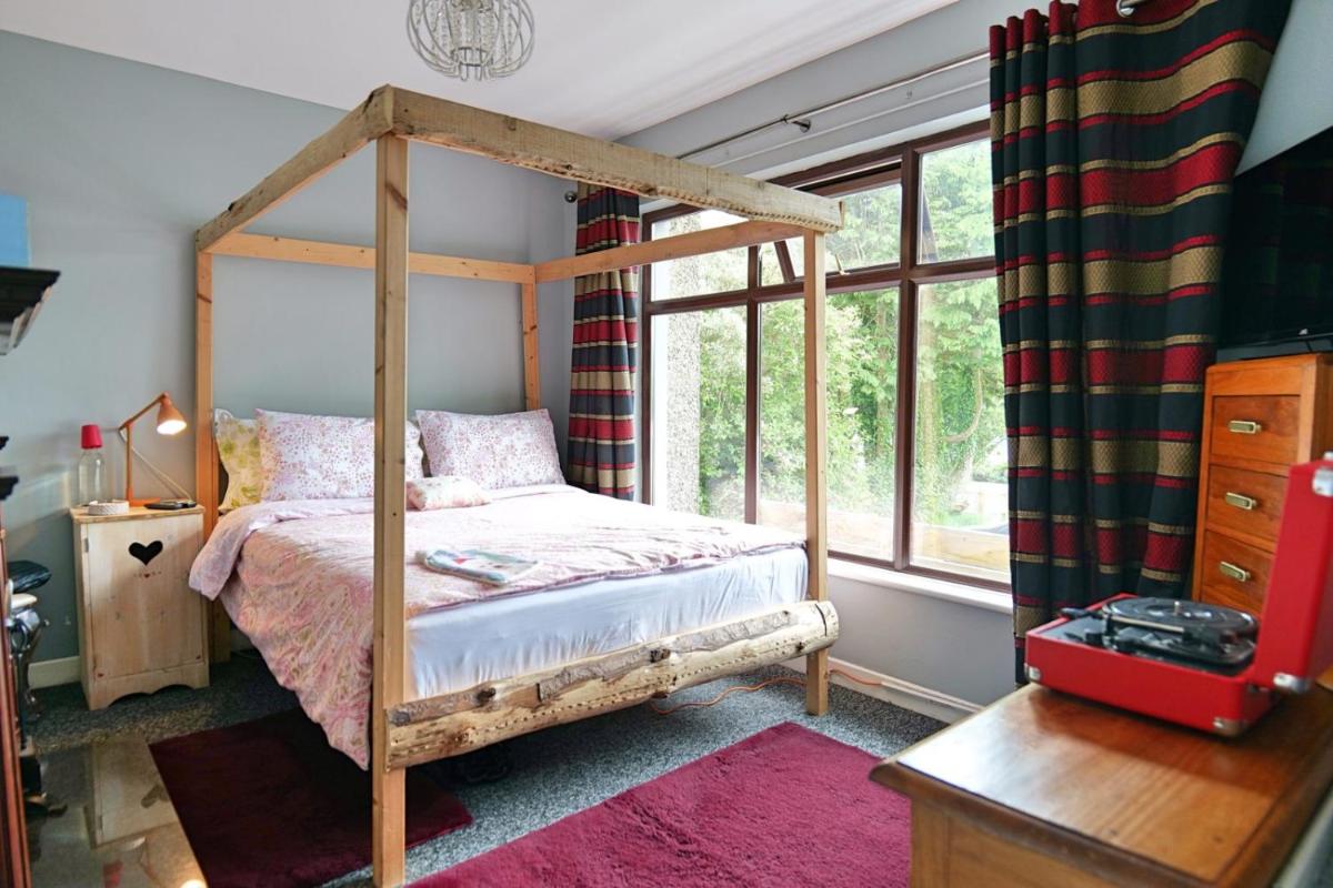 Redcastle Chateau by the Sea Sleeps 6!! - Housity