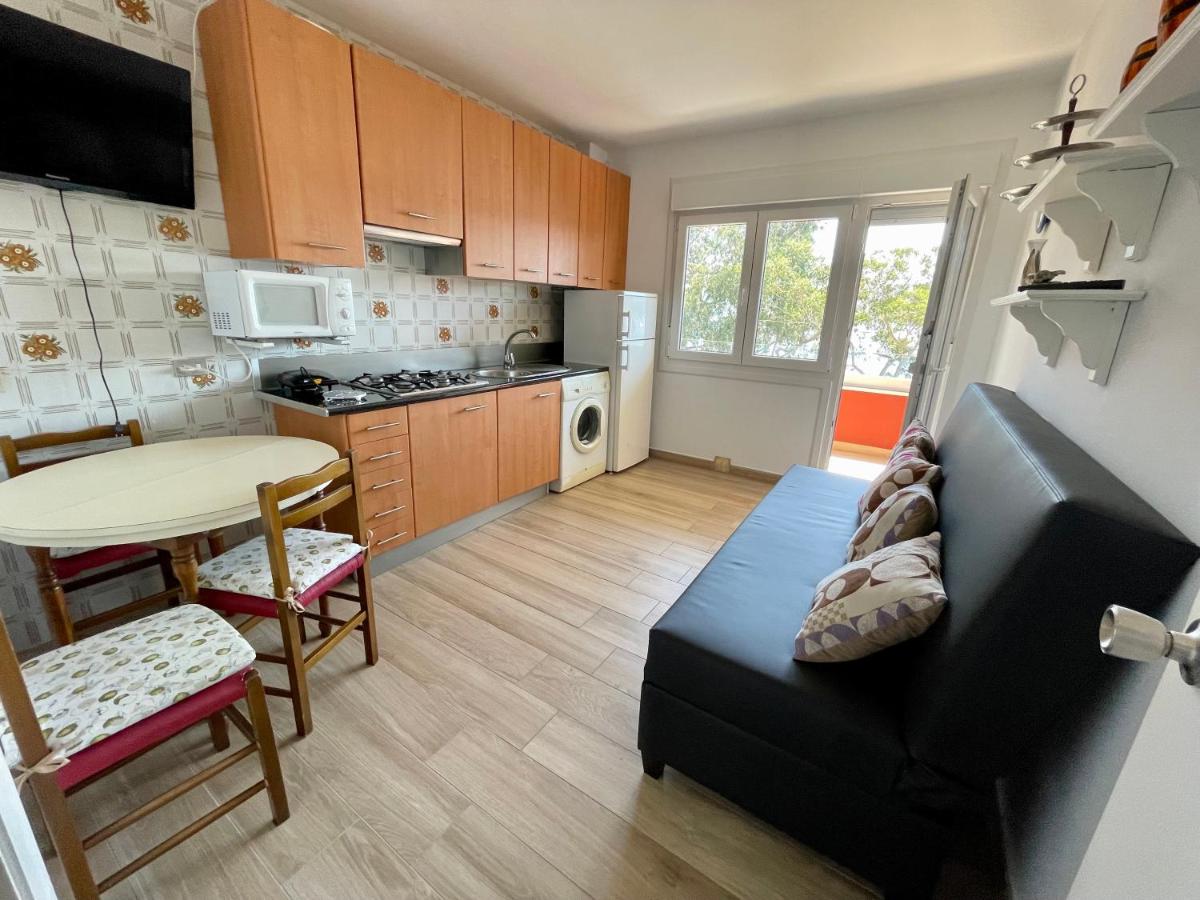 Apartamentos Sinás Playa - Housity