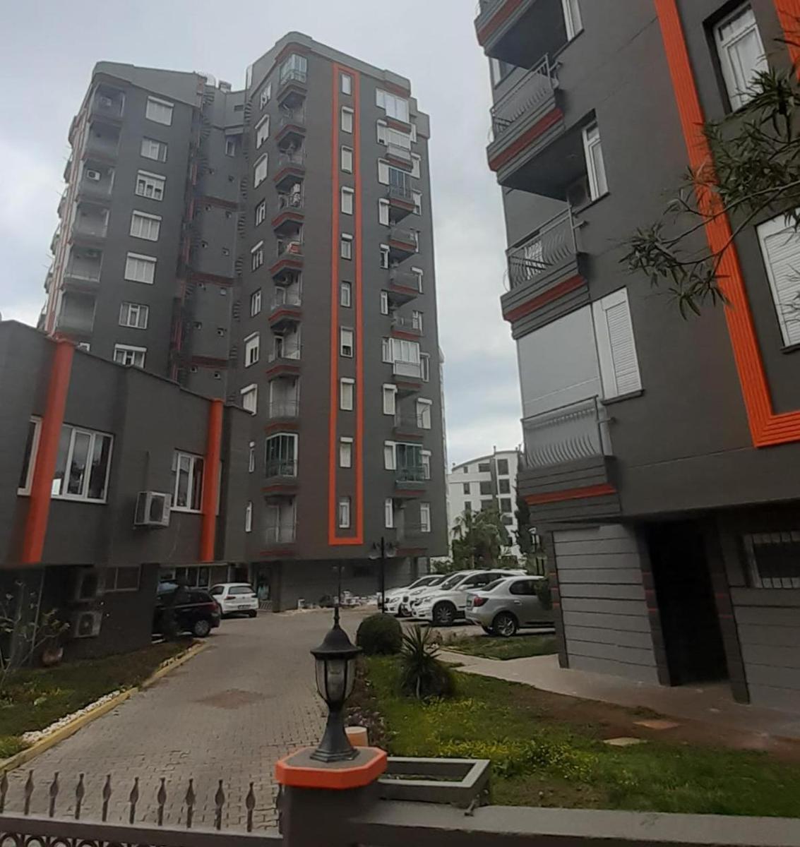 Lara House - Housity