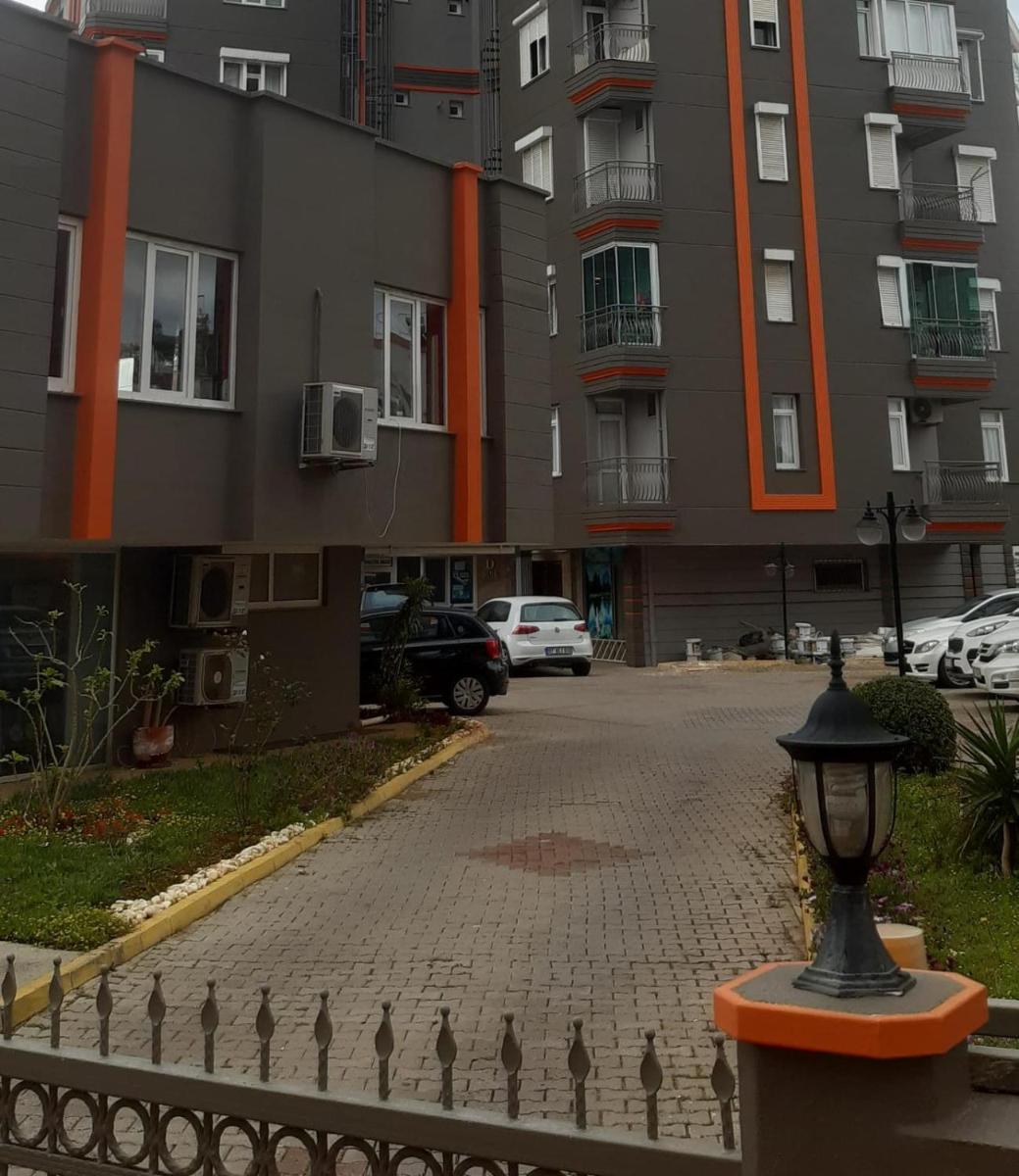 Lara House - Housity