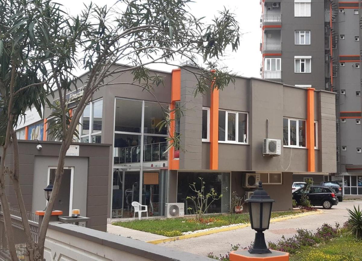 Lara House - Housity