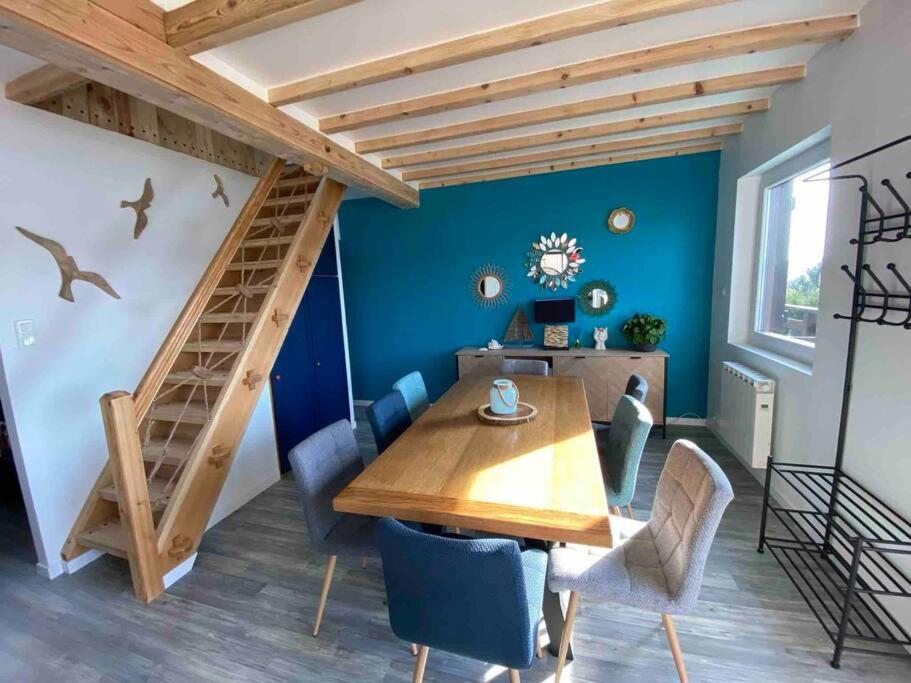 Chalet Charmant rénové au bord du Lac St Point - Housity