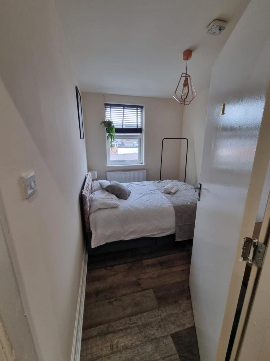 Double room 2 in Levenshulme shared bathroom - Housity