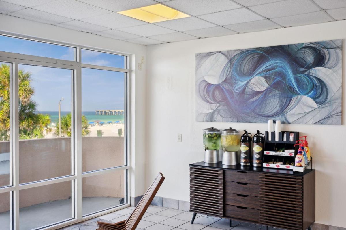 Holiday Terrace Beachfront Hotel, a By The Sea Resort - Housity