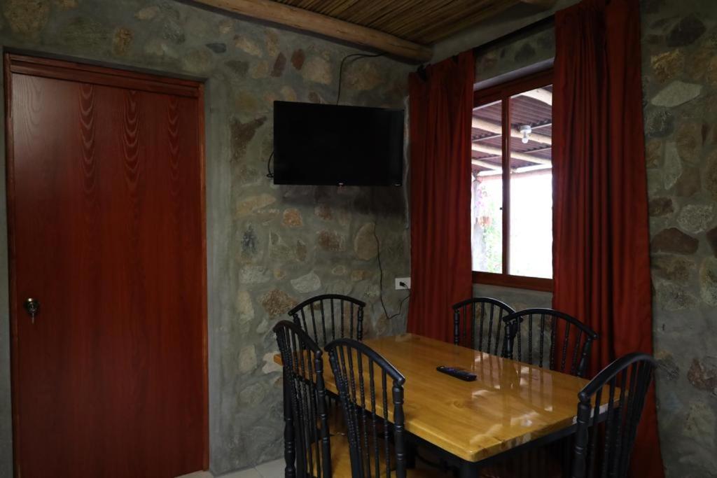 Cha'skas Checkta Eco-Lodge - Housity