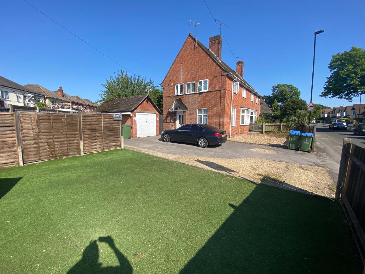 Bittern Lodge Homestay with Free Parking in Southampton - Housity