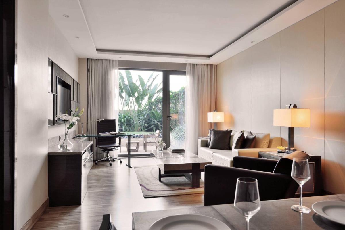 a living room with a couch and a table at JW Marriott Mumbai Sahar Airport in Mumbai a living room with a couch and a table at JW Marriott Mumbai Sahar Airport in Mumbai