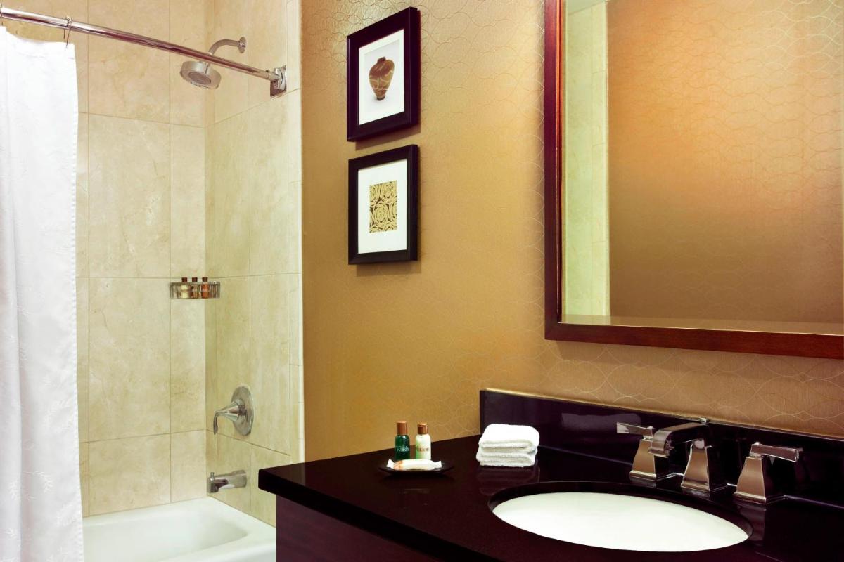 Sheraton Harrisburg Hershey Hotel - Housity