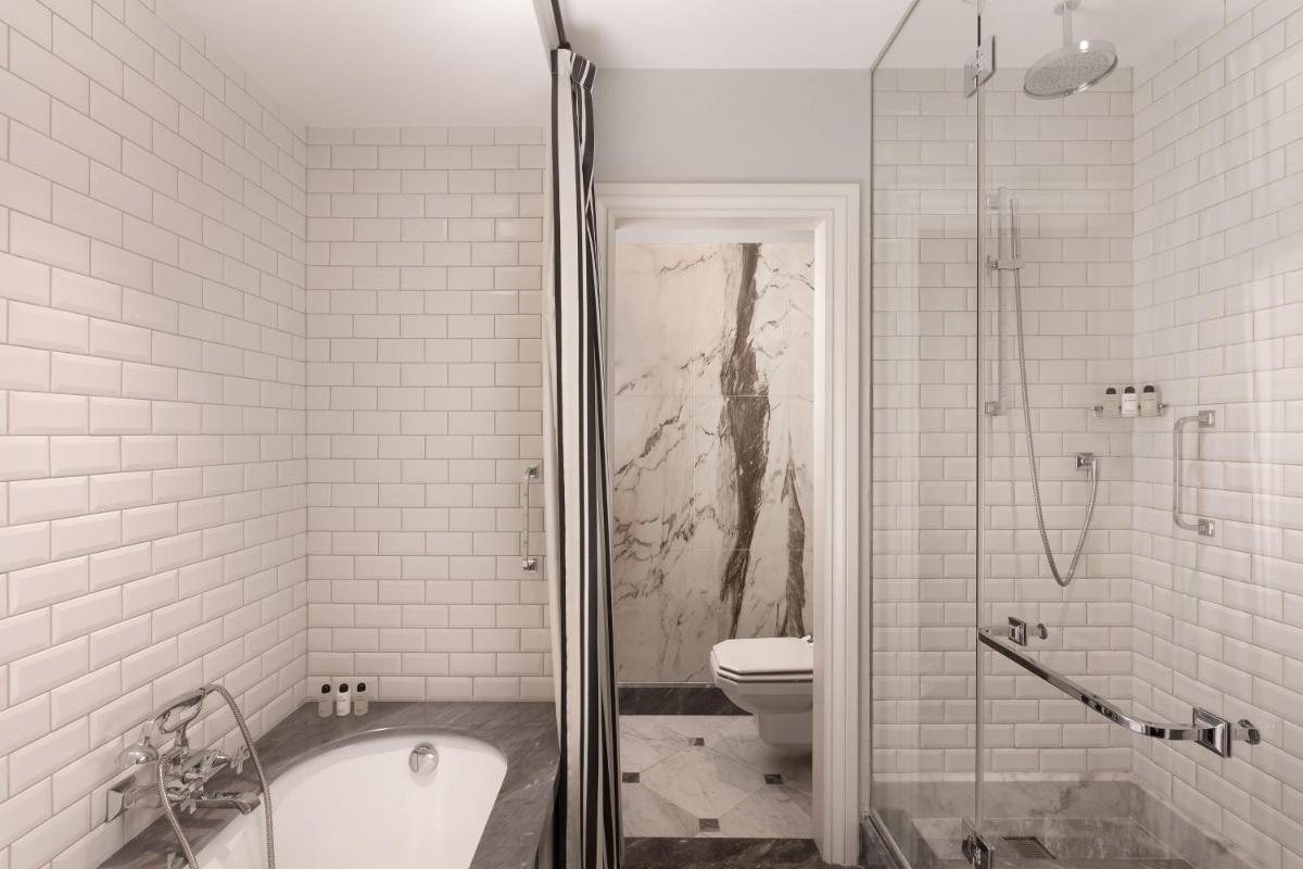 Un baño de Hotel Maria Cristina, a Luxury Collection Hotel, San Sebastian