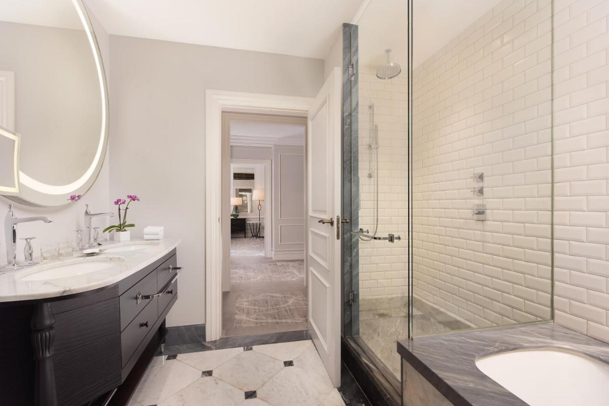 Un baño de Hotel Maria Cristina, a Luxury Collection Hotel, San Sebastian