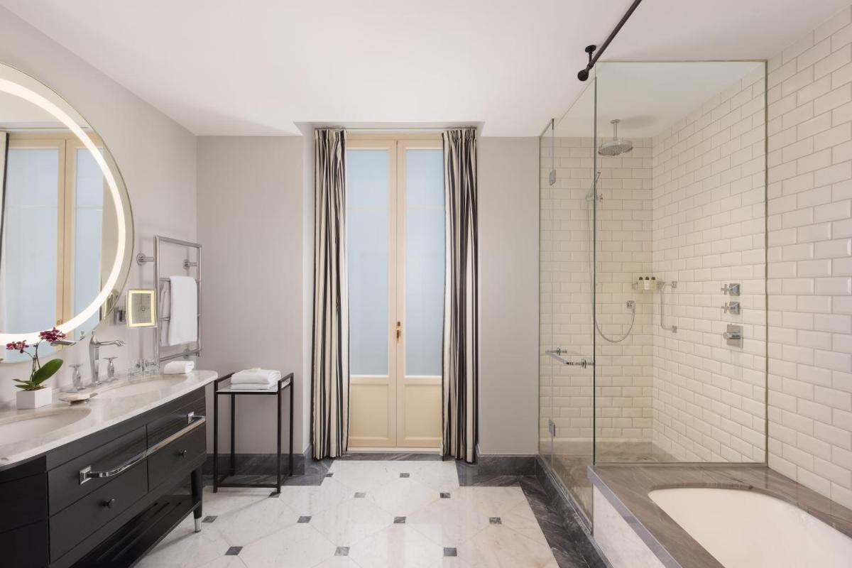 Un baño de Hotel Maria Cristina, a Luxury Collection Hotel, San Sebastian