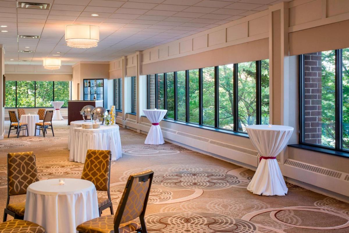 Sheraton Harrisburg Hershey Hotel - Housity