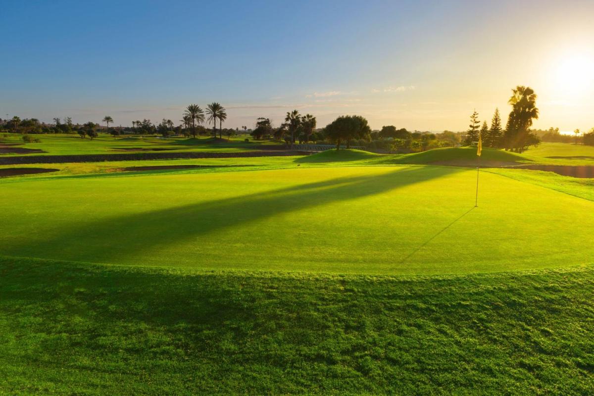 Instalaciones para jugar al golf en el hotel o alrededores