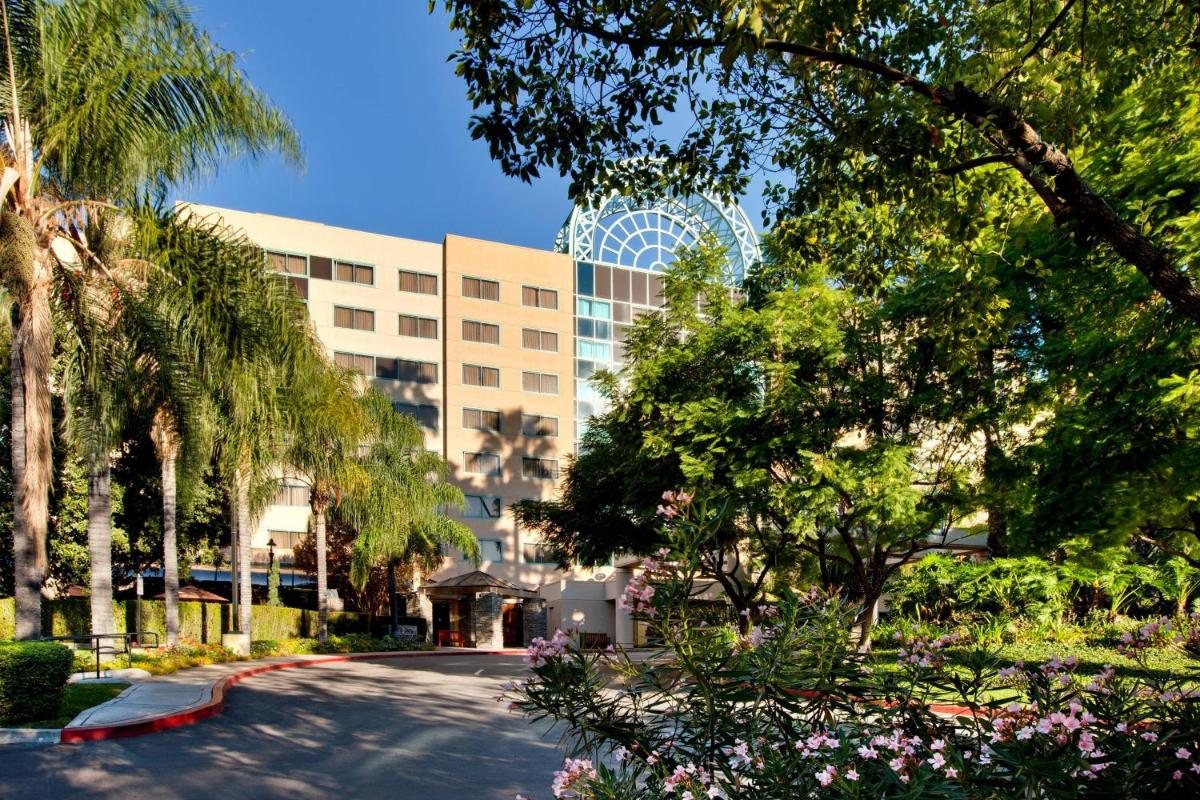 Sheraton Fairplex Suites & Conference Center - Housity