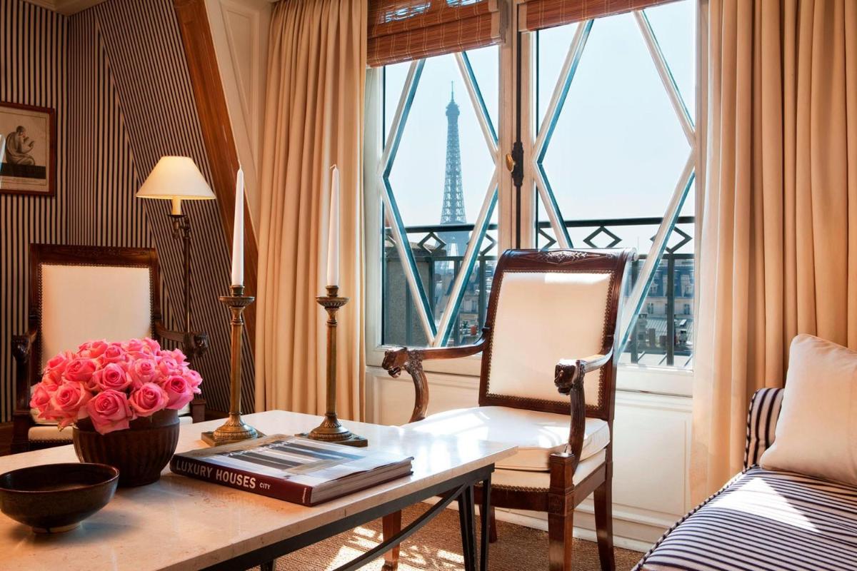 Coin salon dans l'établissement Le Dokhan's Paris Arc de Triomphe, a Tribute Portfolio Hotel