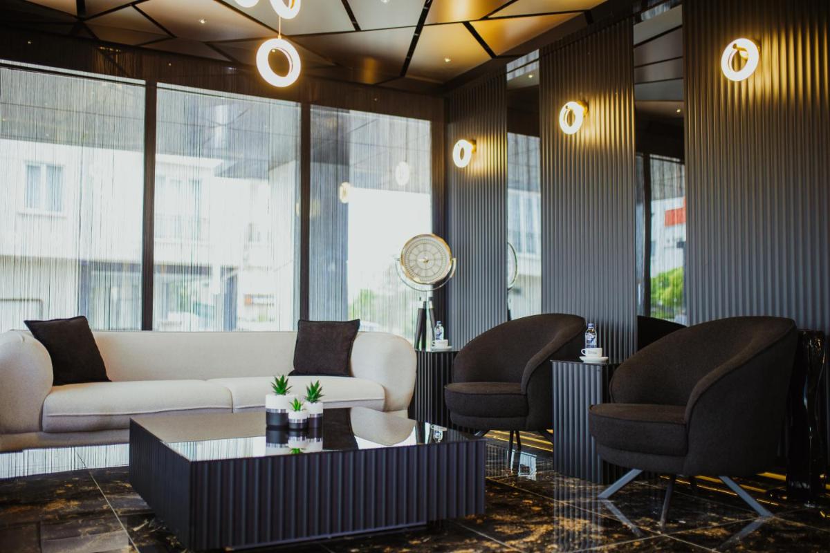 QUALA HOTELS & LOUNGE - Housity