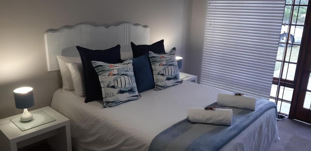 Shark Cove Little Cottage - Housity