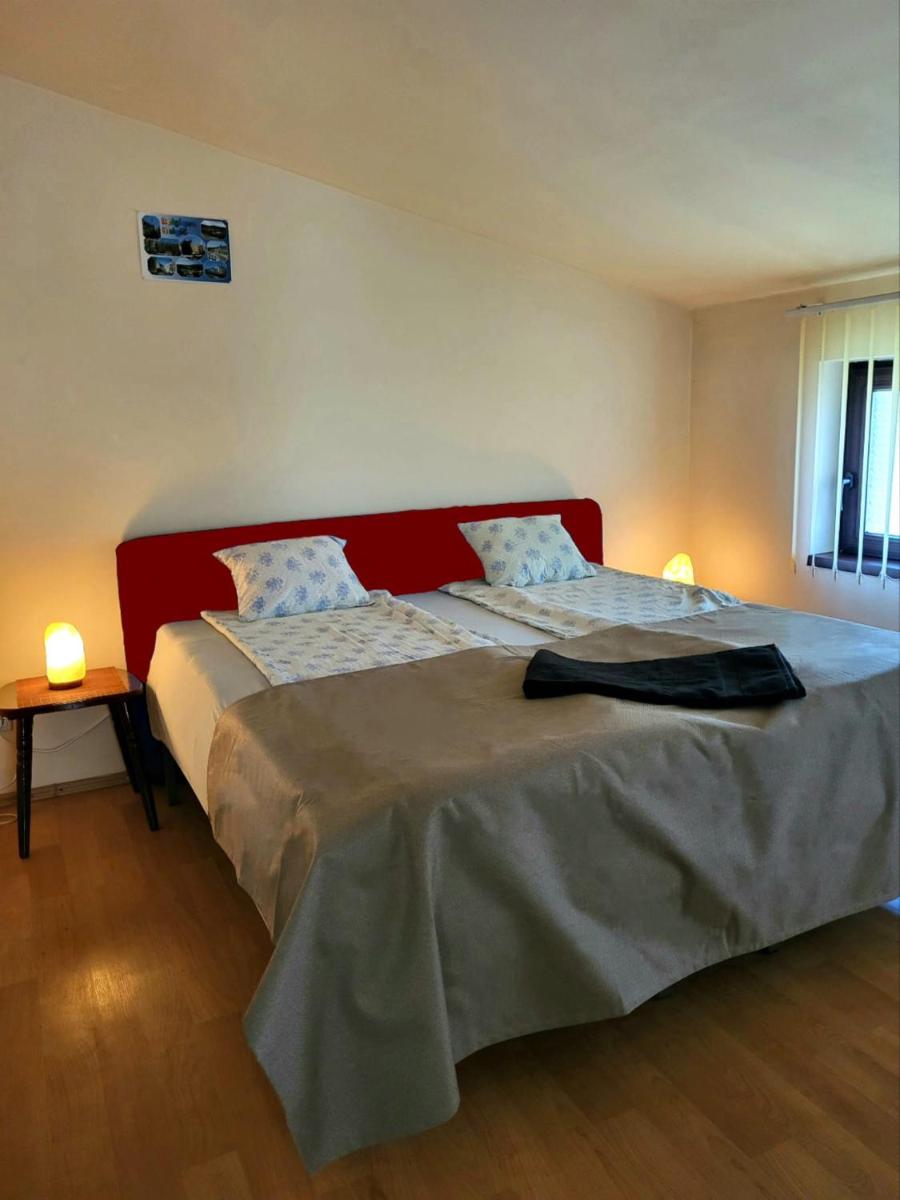 Mirror Apartment - Housity