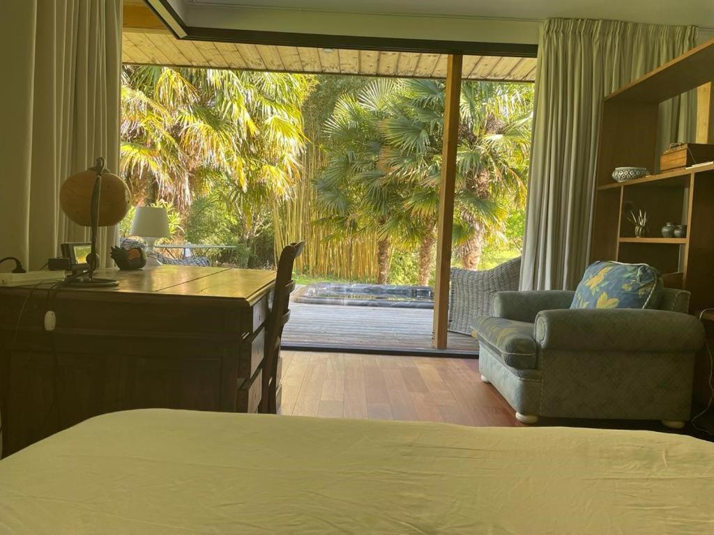 chambre jacuzzi et jardin - Housity