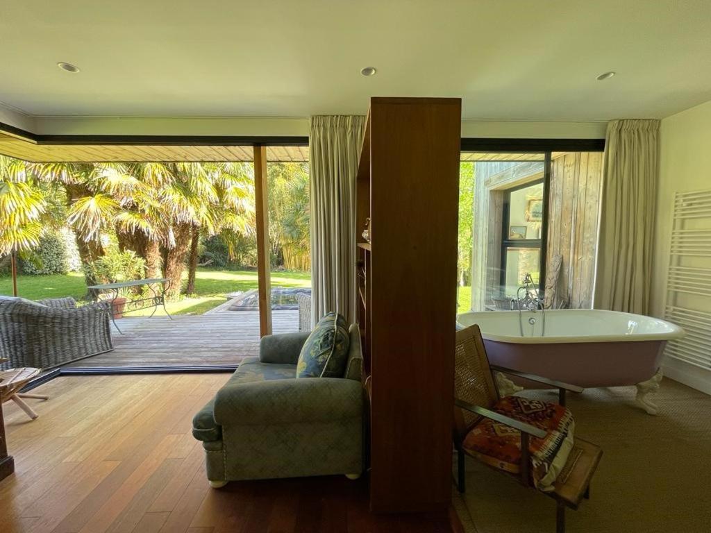 chambre jacuzzi et jardin - Housity