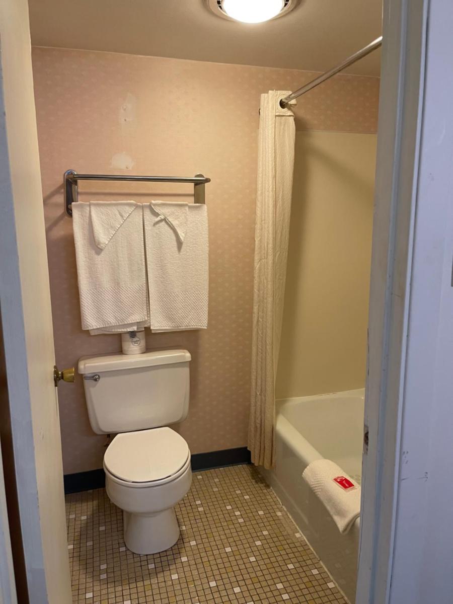 Horseshoe Curve Lodge - Housity