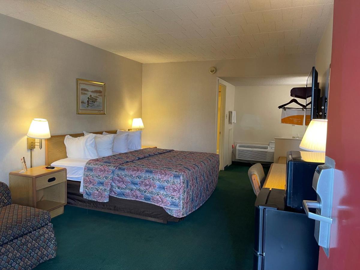 Horseshoe Curve Lodge - Housity