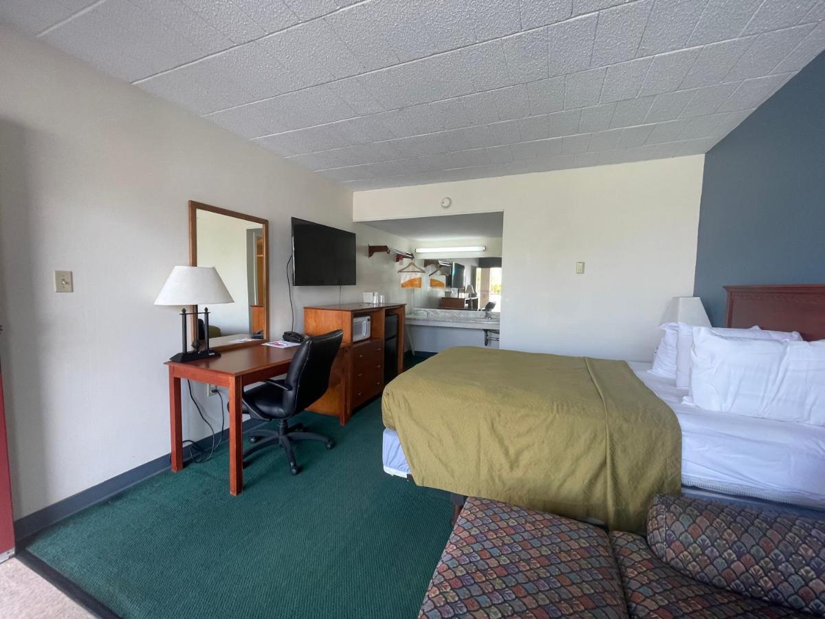 Horseshoe Curve Lodge - Housity
