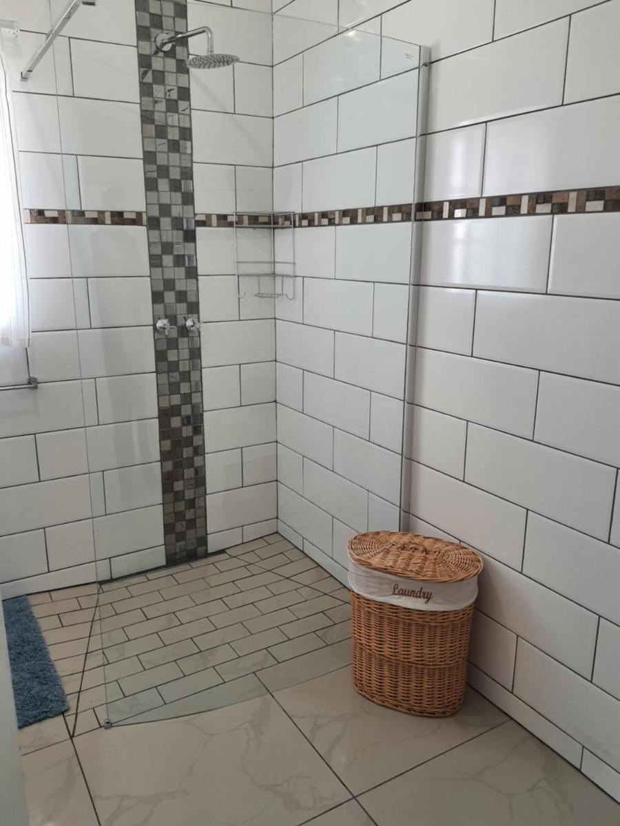 1150 on Bain - Self Catering - Housity