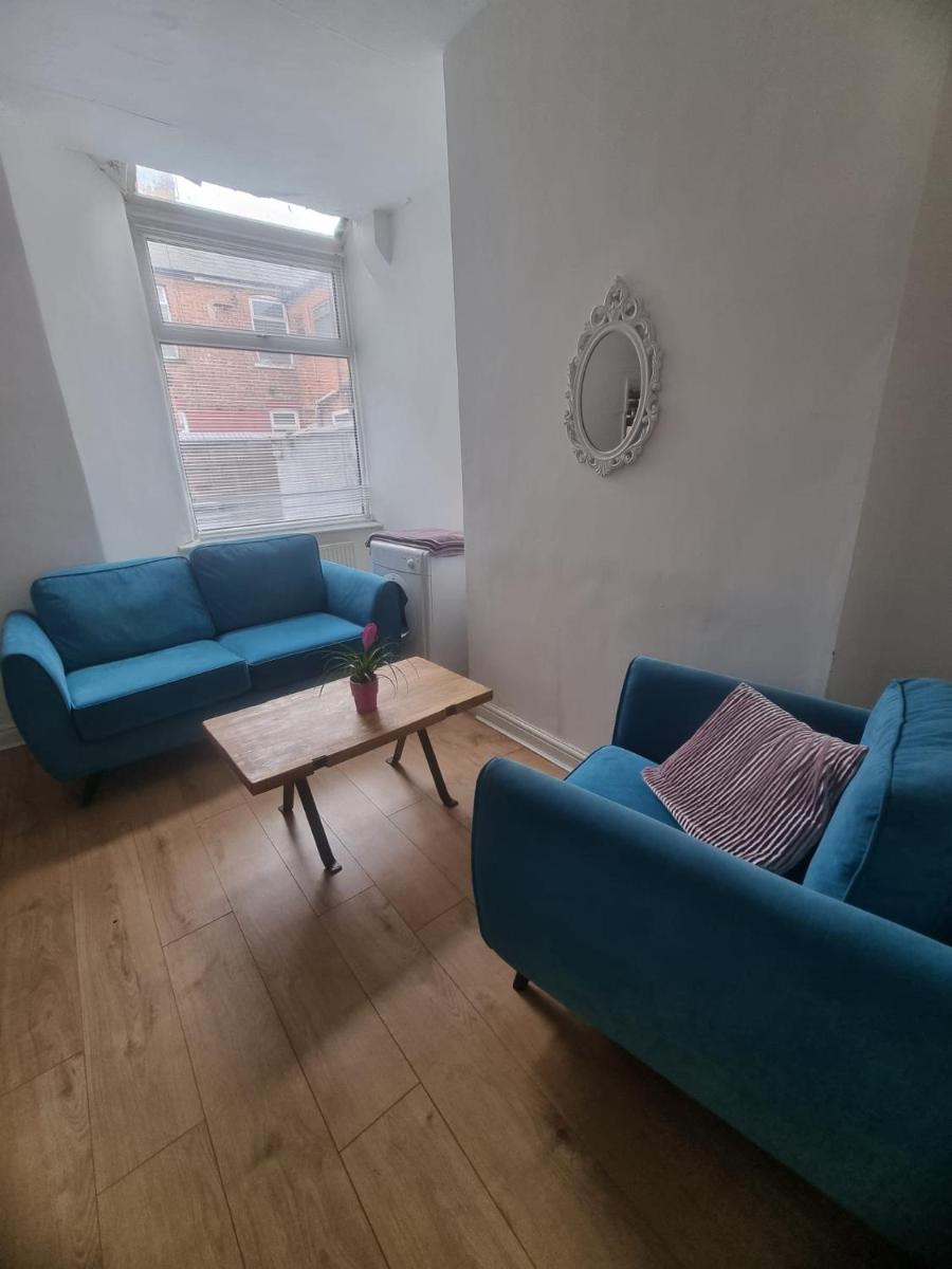 Double room 3 in Salford with shared bathroom - Housity