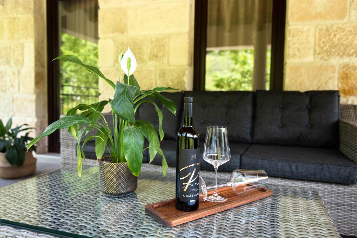 Stone house with 4 bedrooms and beautiful view - Housity