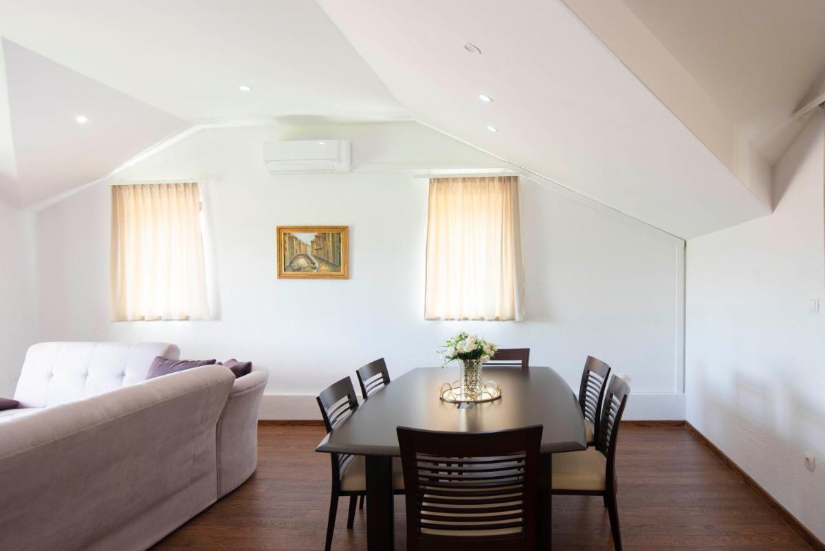 Stone house with 4 bedrooms and beautiful view - Housity