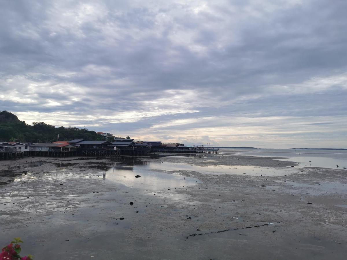 Sim Sim water village homestay sandakan - Housity