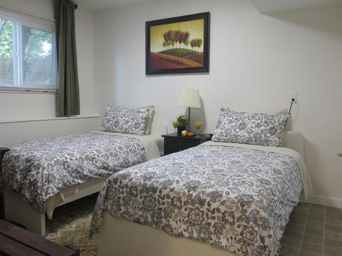 SWEET HOME - STEP TO SKY TRAIN & MALL - Housity