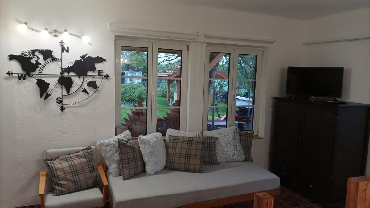 Guesthouse Tulipán Vendégház - Housity