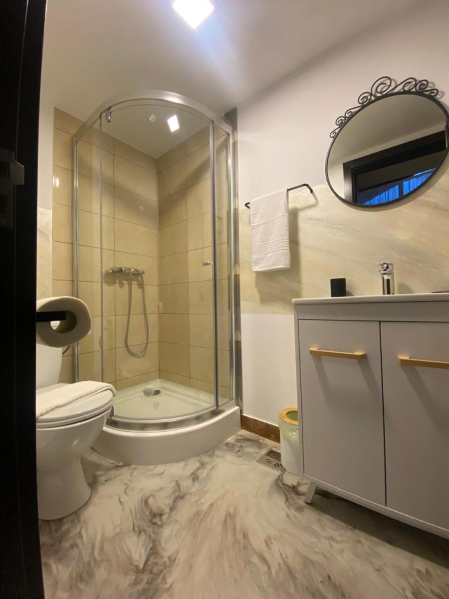 Cabana Vanatorului 8 - Housity