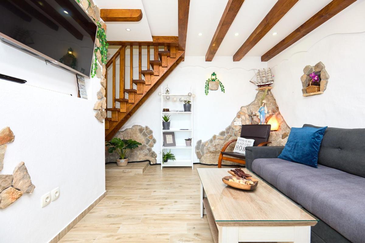 Stone House Biskup - Housity