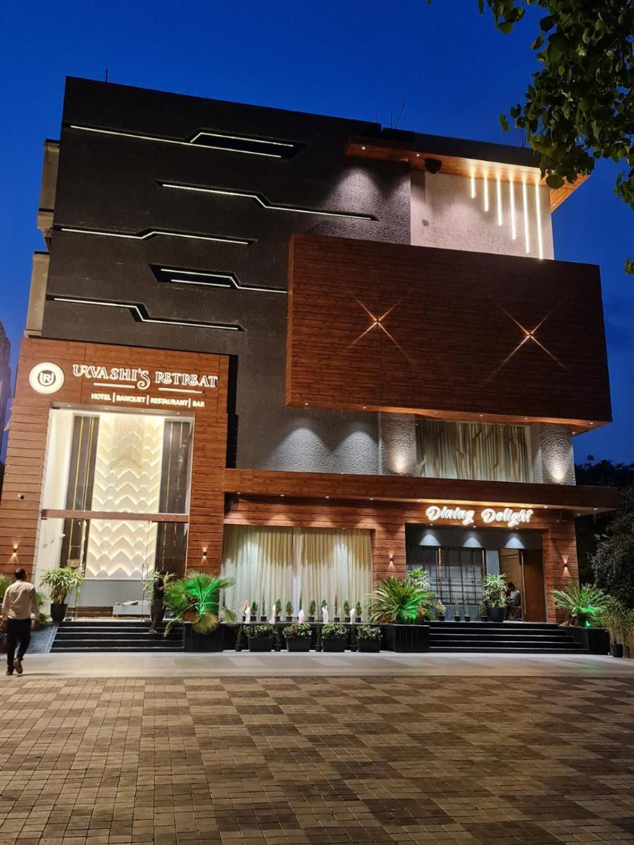 Hotel Urvashi Retreat By BookingCare - Housity