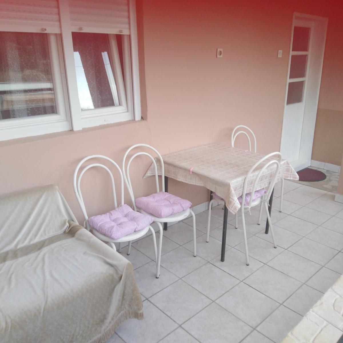 Janina Hiša - Housity