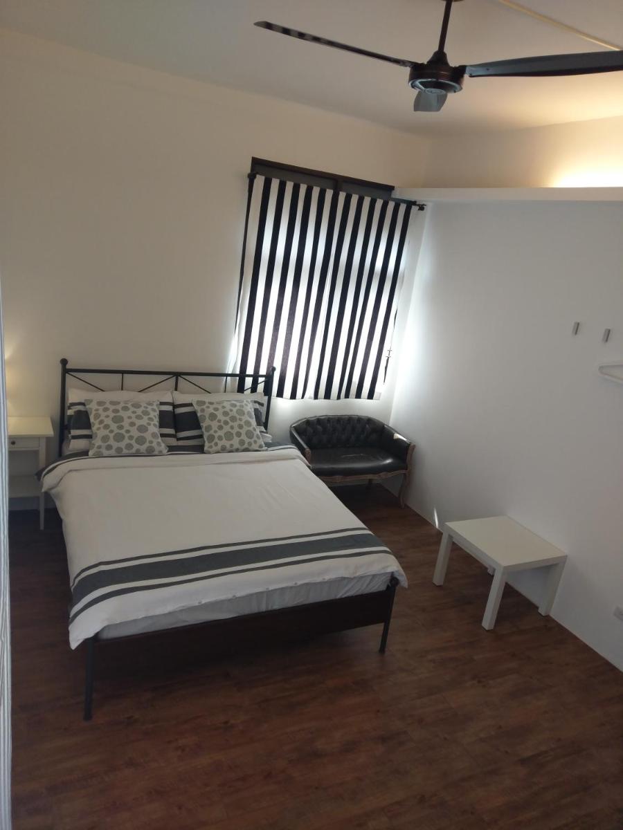 5963 Turn Right B&B - Housity