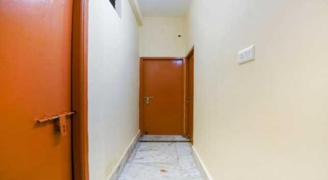OYO Flagship Relief Inn Near Acropolis Mall - Housity
