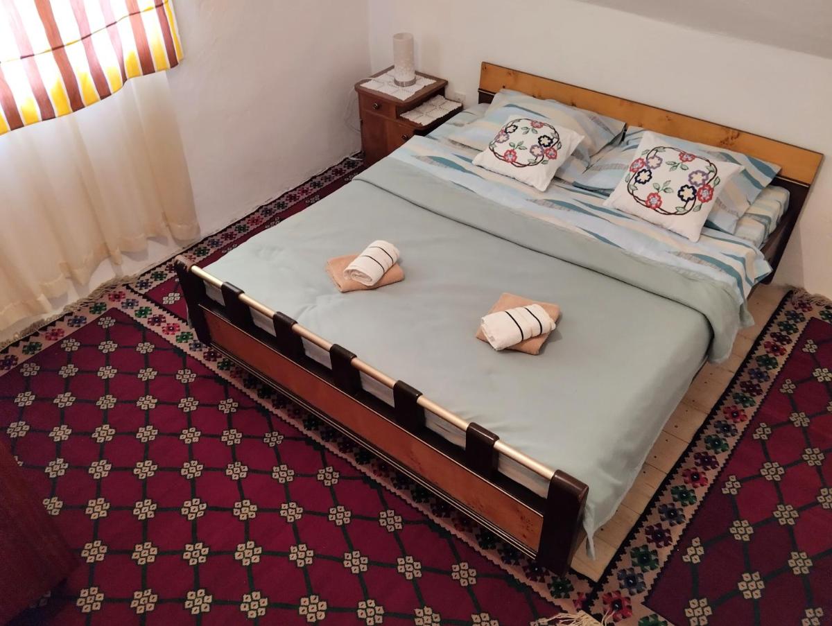 Central Rustic House - Housity