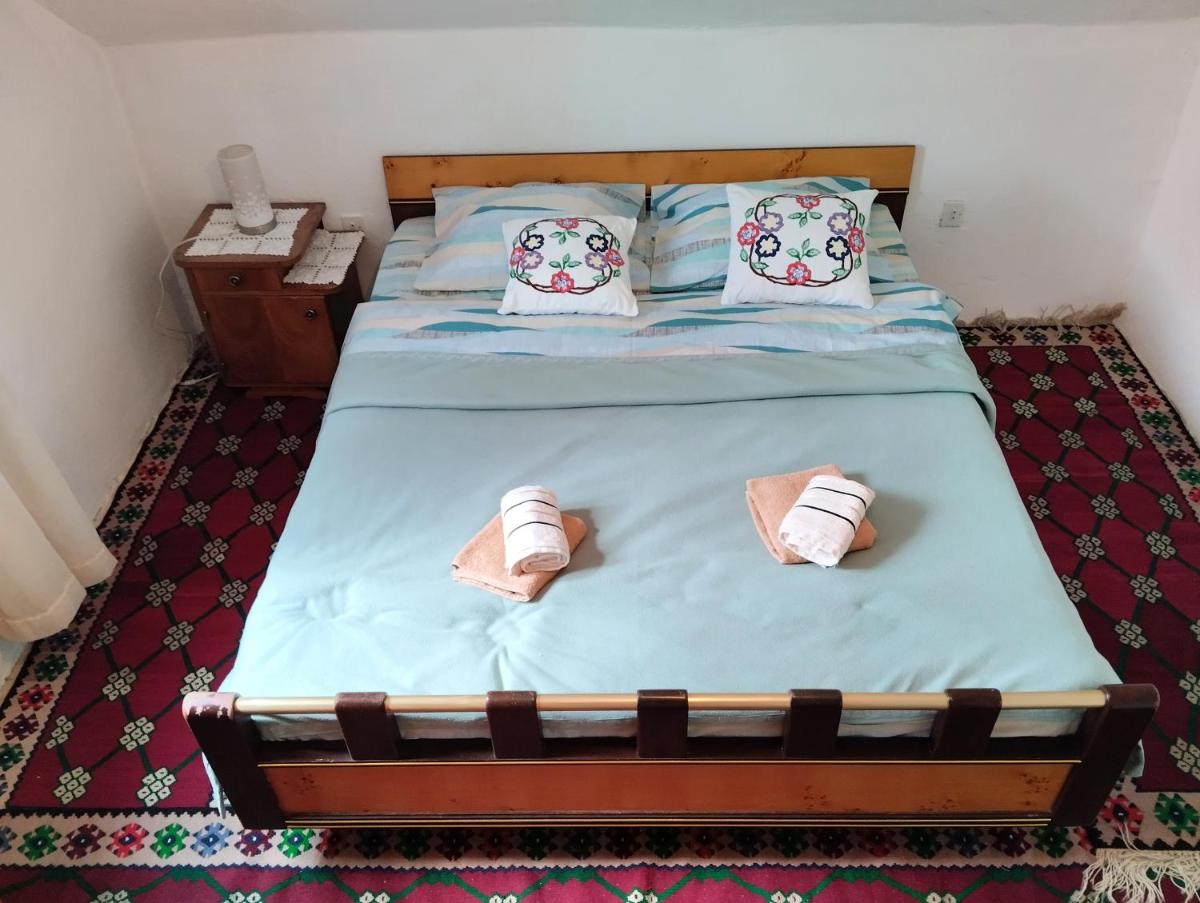 Central Rustic House - Housity