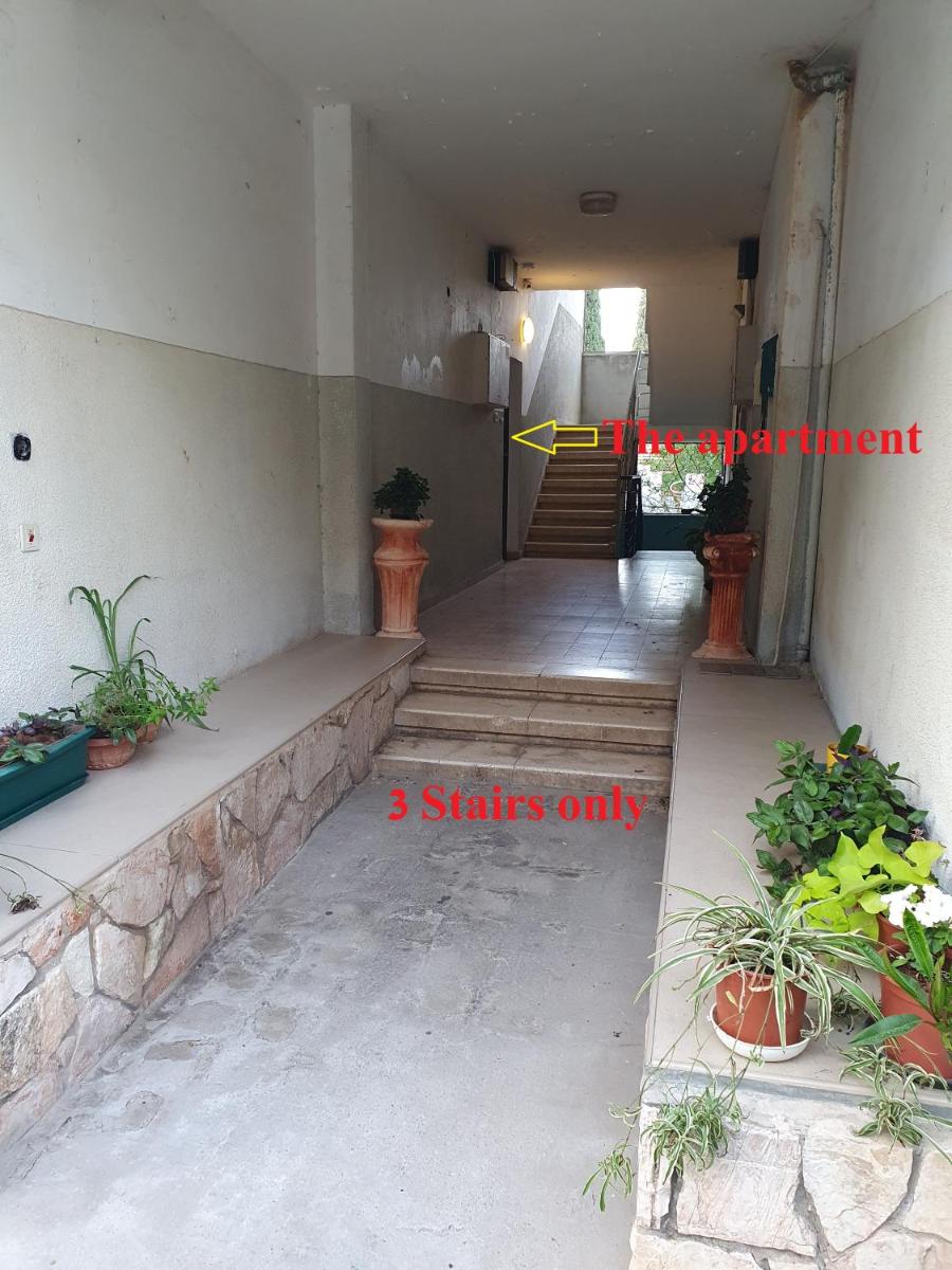 3 Stairs Only to Cozy Flat on Hillel st - Housity