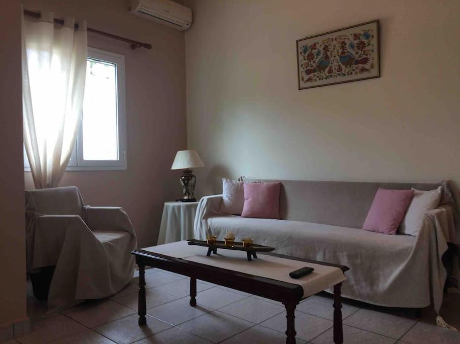 Charming Cottage 2 Mins Walk to Beach - Housity
