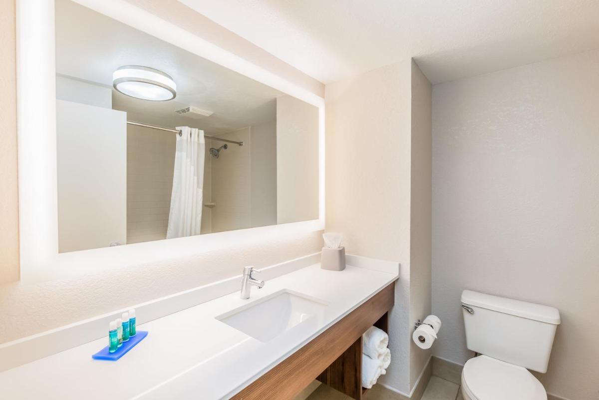 Holiday Inn Express Orange Beach - On The Beach, an IHG Hotel - Housity