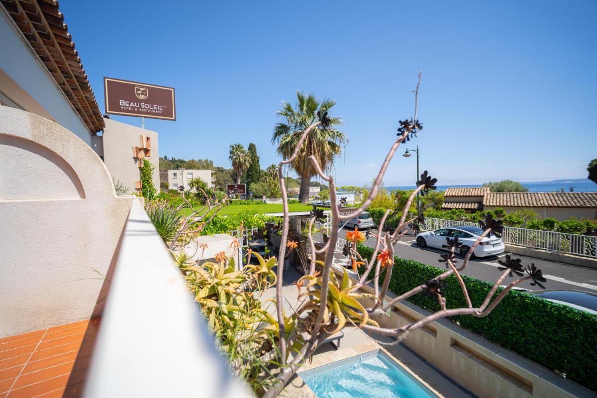 Photo de la galerie de l'établissement Hôtel Beau Soleil, au Lavandou